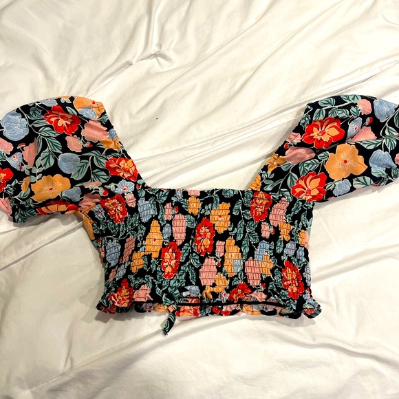 FLORAL SUMMER CROP TOP - Picture 2 of 3